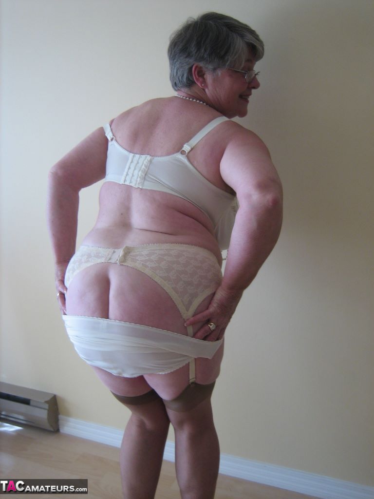 Girdle Goddess. help with my garters Free Pic 12.