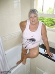 Grandma Libby. Bath Time Free Pic 1