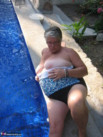 Girdle Goddess. Butt Naked In The Swimming Pool Free Pic 5