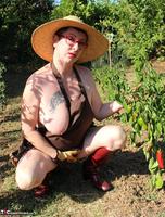 Mary Bitch. In My Garden In Rubber Boots Free Pic 9