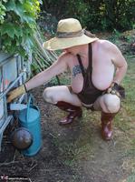 Mary Bitch. In My Garden In Rubber Boots Free Pic 17