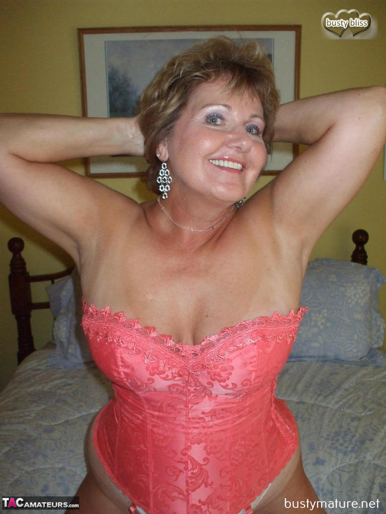 768px x 1024px - Busty Bliss - Busty Mature Summer Beach Corset Pt2 Pictures