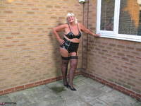 Chrissy UK. Cleaning The Windows In PVC Free Pic 3