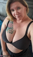 Busty Kris Ann. Curves & Selfies Free Pic 1
