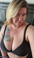 Busty Kris Ann. Curves & Selfies Free Pic 5