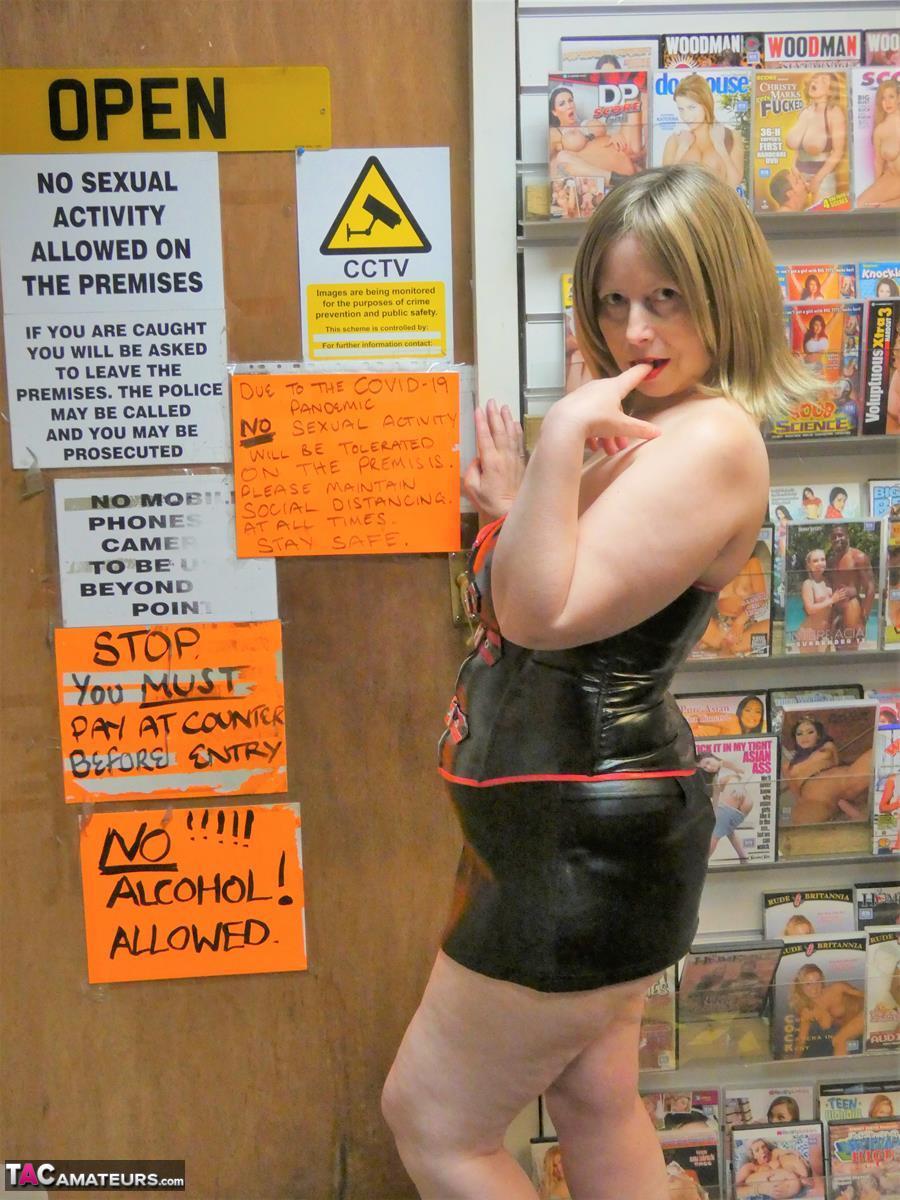leather skirt exhibitionist amateur big tits Porn Photos Hd