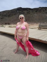Barby. Life's A Beach Free Pic 3