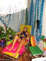 Sweet Susi. The Indoor Pool Free Pic 1