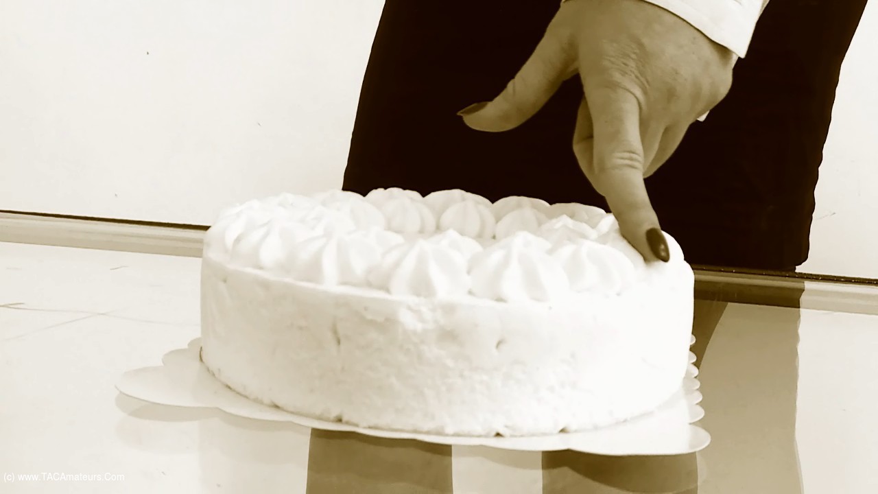 AngelEyes - Cream Cake scene 0