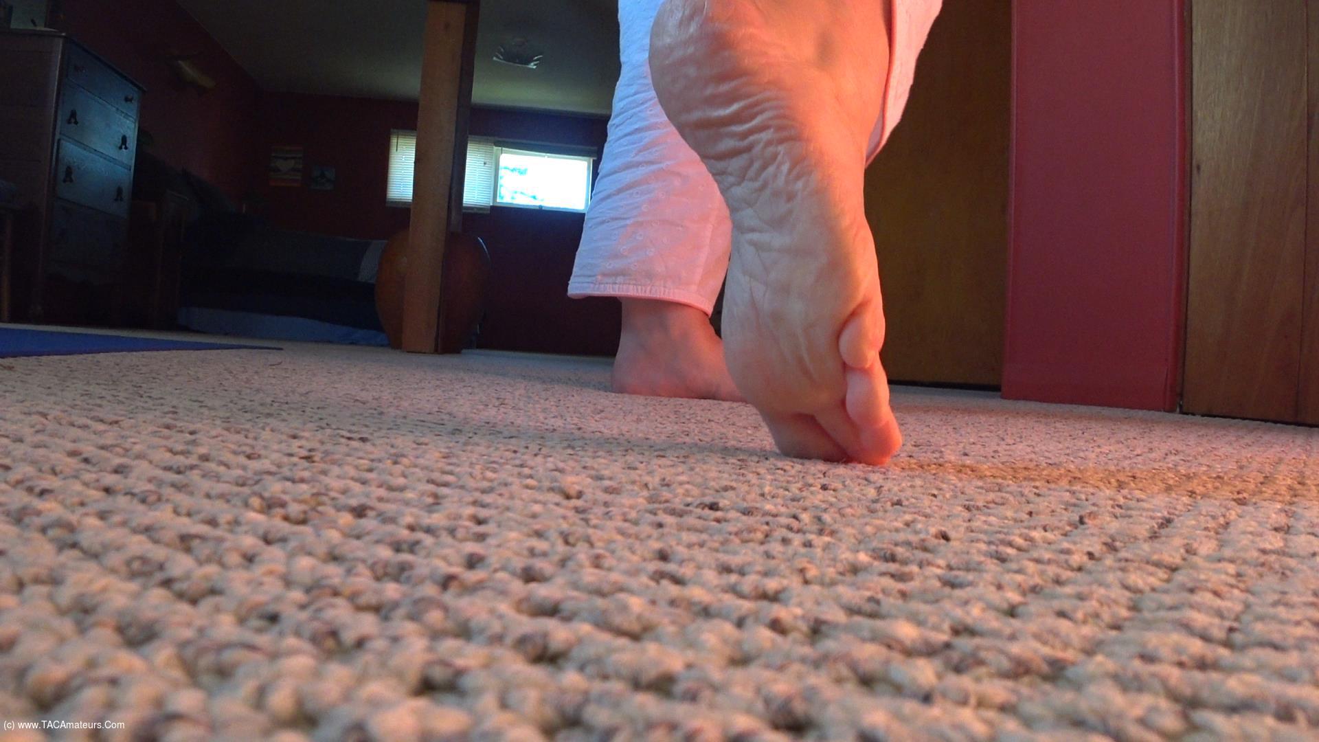 CougarBabeJolee - Sensual Bare Foot Worship scene 1