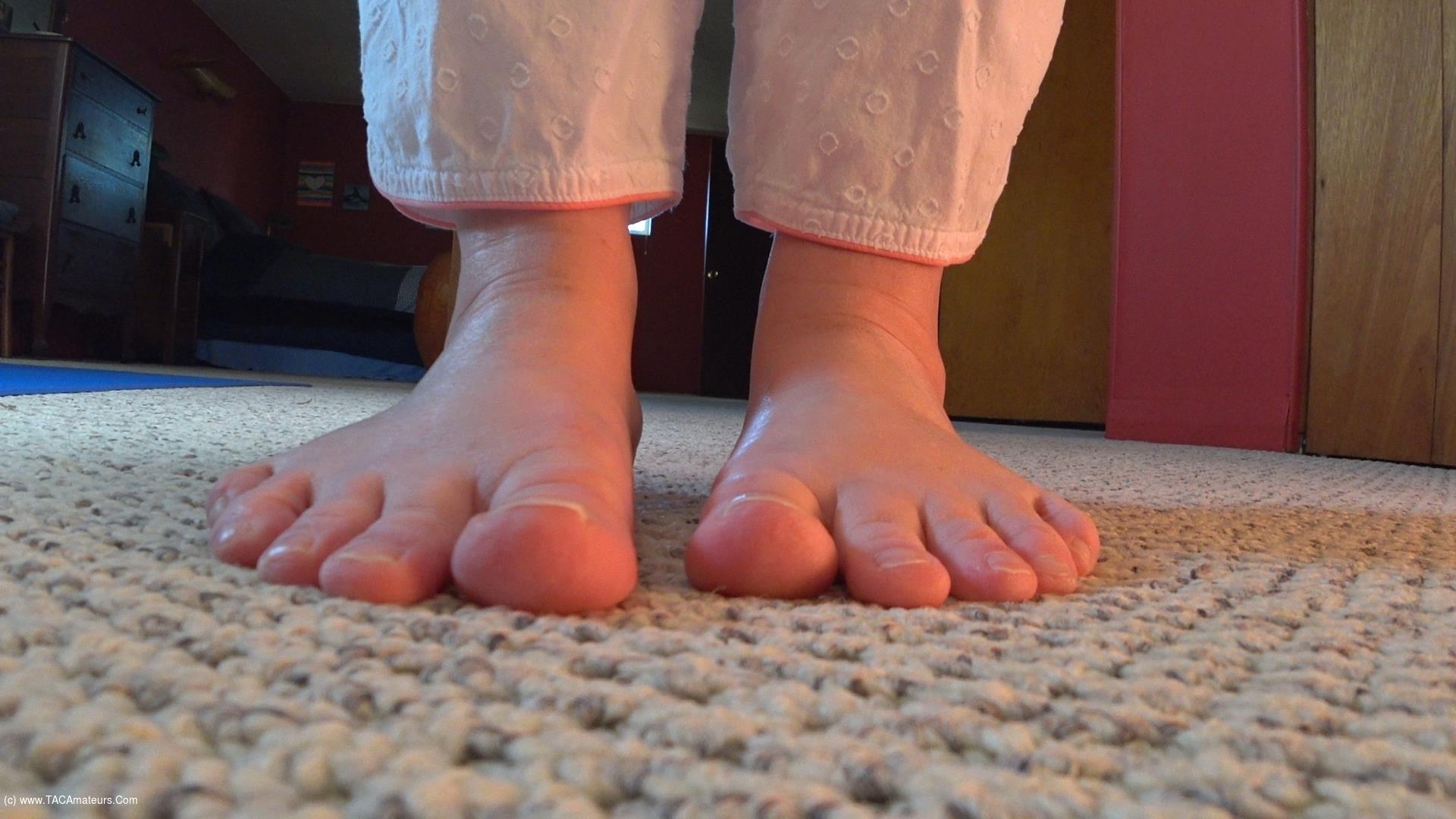 CougarBabeJolee - Sensual Bare Foot Worship scene 3