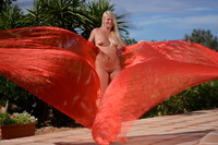 I had a photo shoot with silk scarves on a finca in Spain. Look at the erotic thing that I was completely naked. Does th