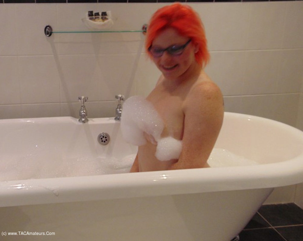 MollieFoxxx - In The Bath