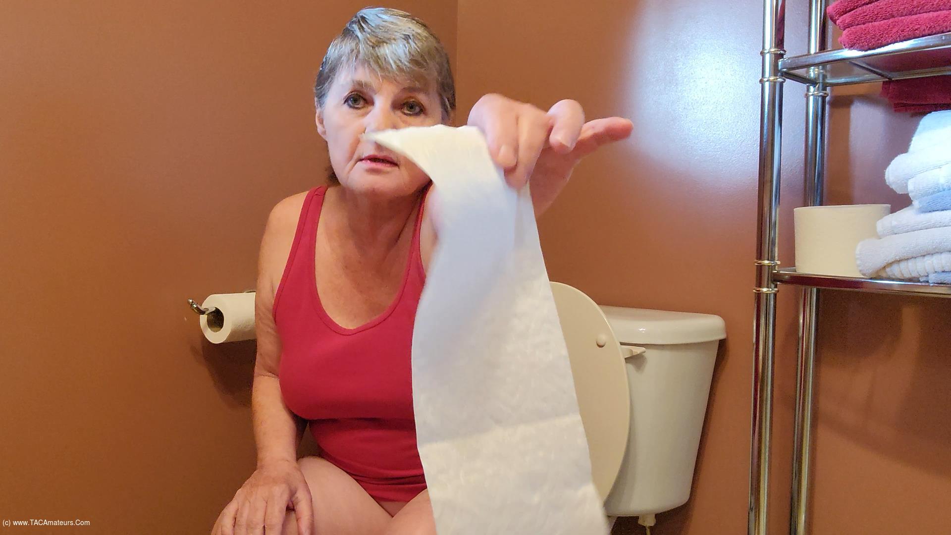 CougarBabeJolee - Pissy Toilet Slave