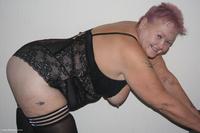 Hey Guyz. I love showing off all my curves just for you, and there are a lot of them. Big Love Val xx