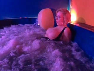 Curvy Claire - Bikini Hot Tub Pt4 HD Video