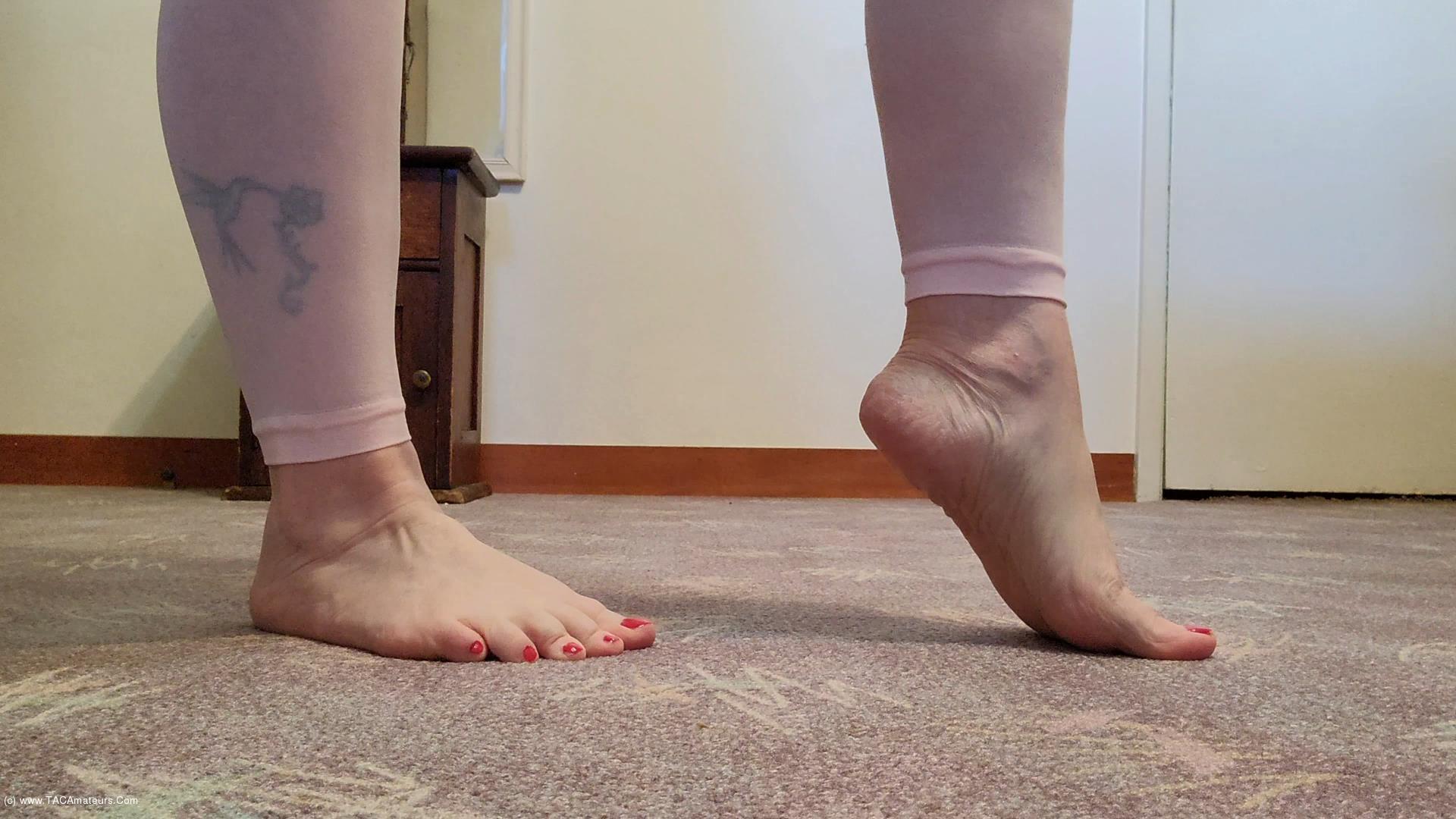 CougarBabeJolee - Foot Allure